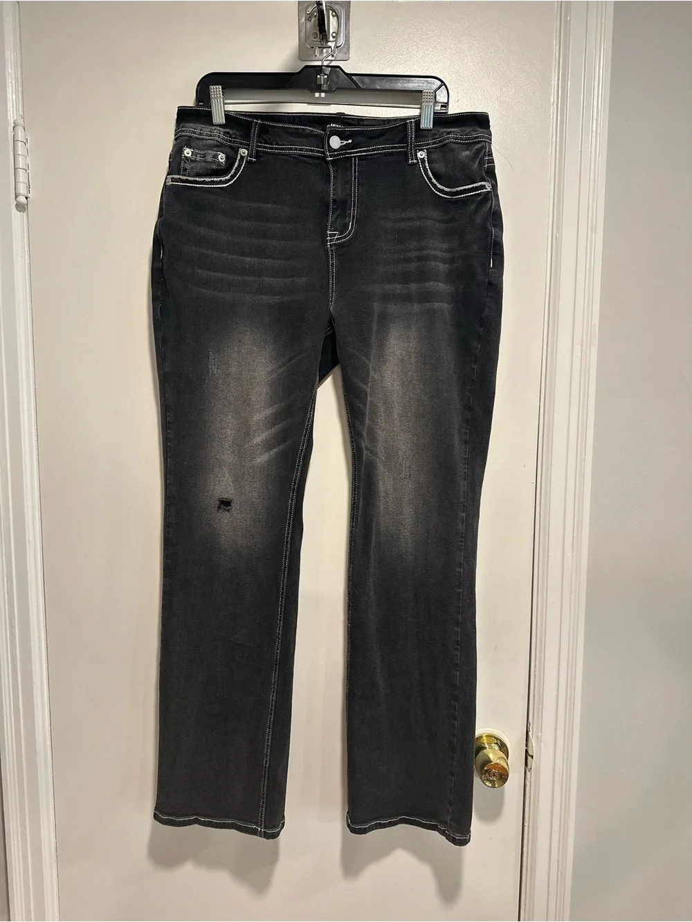 Flamingals black distressed Y2K style jeans Sz:2XL Straight Leg white stitching.